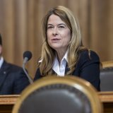 De plus en plus de contenus médiatiques, même payants, sont détournés par l'IA, déplore la conseillère aux Etats Petra Gössi (archives). KEYSTONE/ALESSANDRO DELLA VALLE